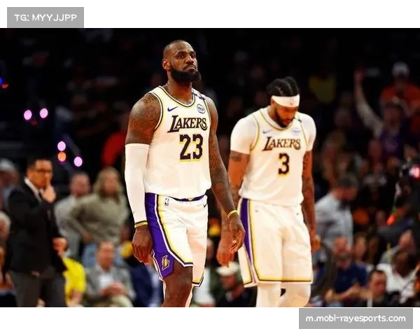 詹姆斯率湖人鏖战森林狼 双方上演西部强强对决 詹姆斯率湖人鏖战森林狼 双方上演西部强强对决